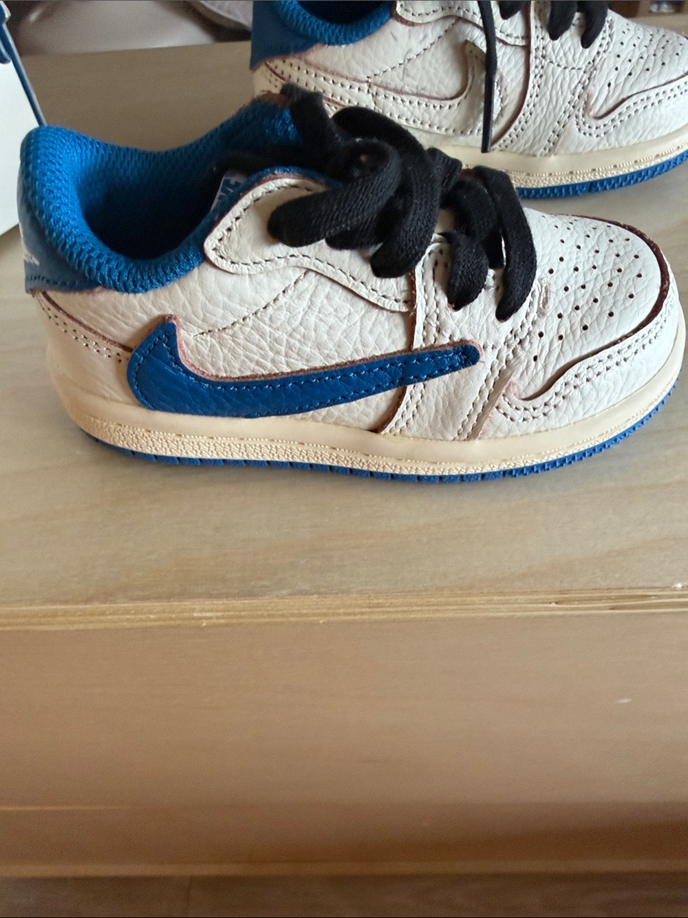 Jordan 1 retro low Travis Scott white and blue - Picture 7 of 9